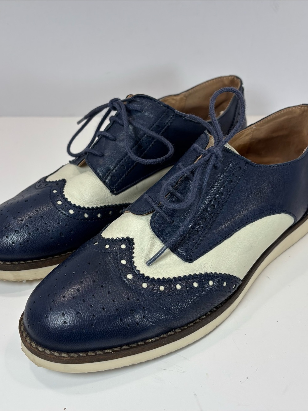 Vintage Rudy Paris Two Toned Blue Wingtip Oxford Women’s Shoes Sz 9 Academia